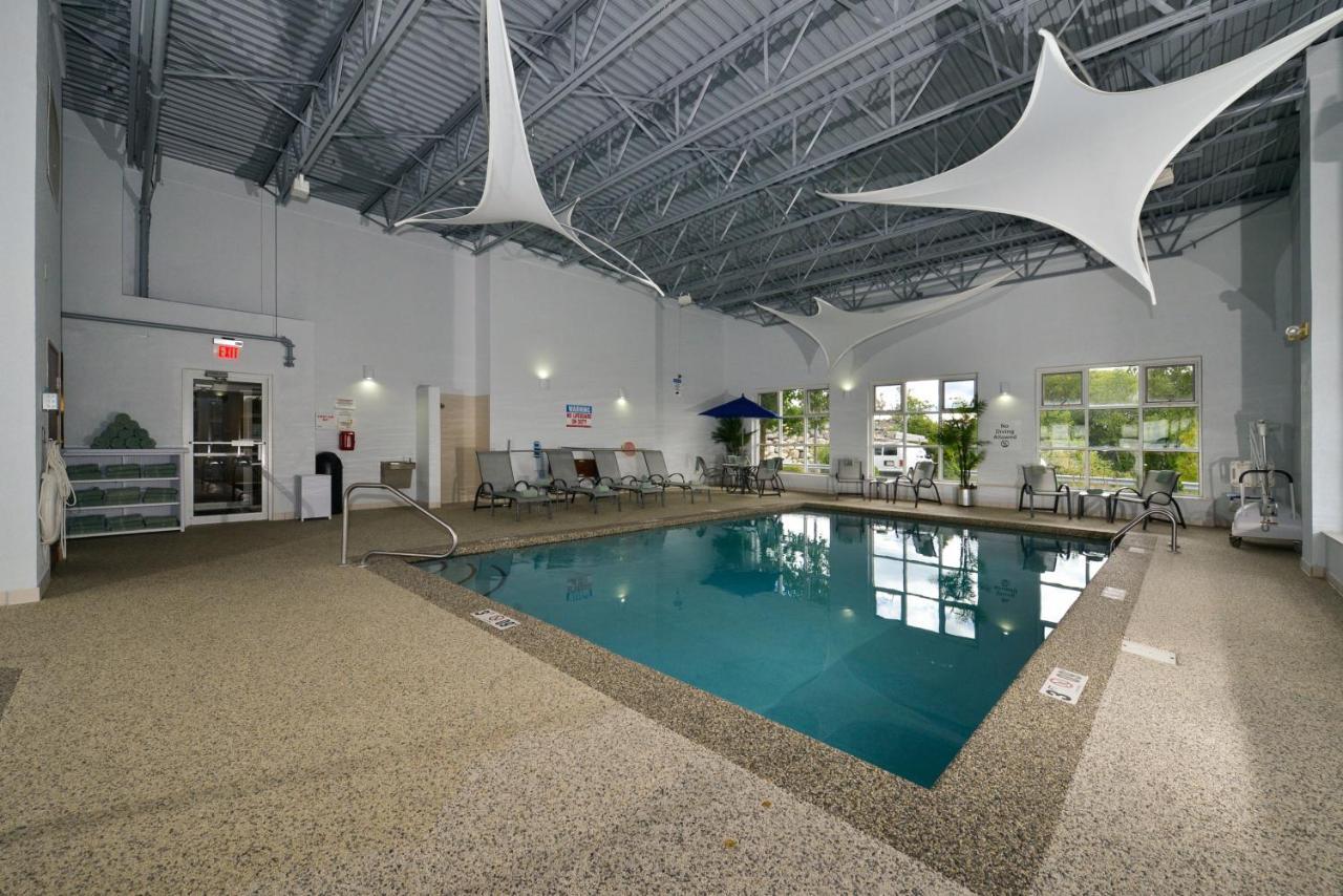 Holiday Inn Express Boston-Milford By Ihg Exteriér fotografie