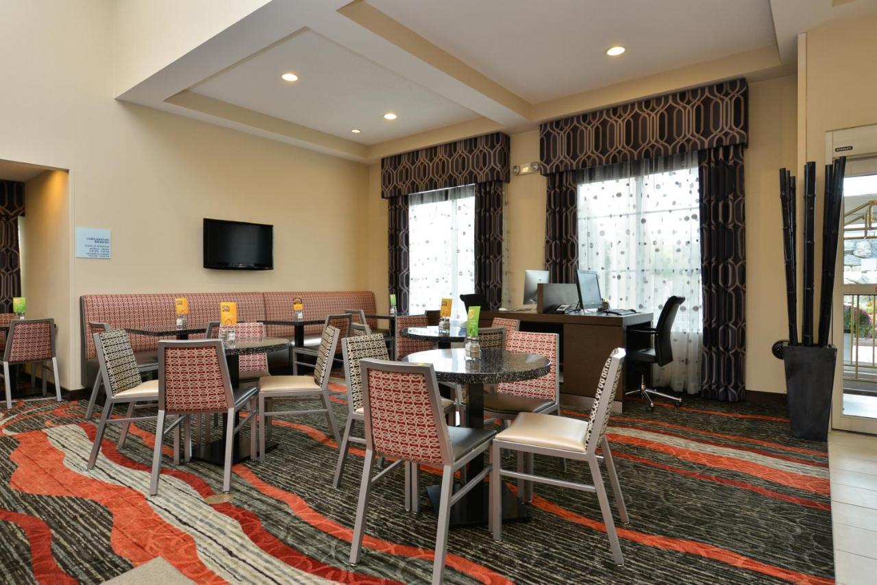 Holiday Inn Express Boston-Milford By Ihg Exteriér fotografie