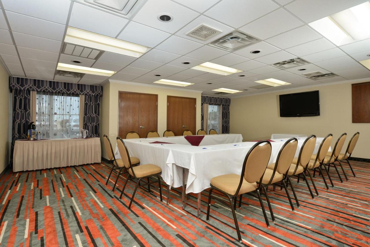 Holiday Inn Express Boston-Milford By Ihg Exteriér fotografie