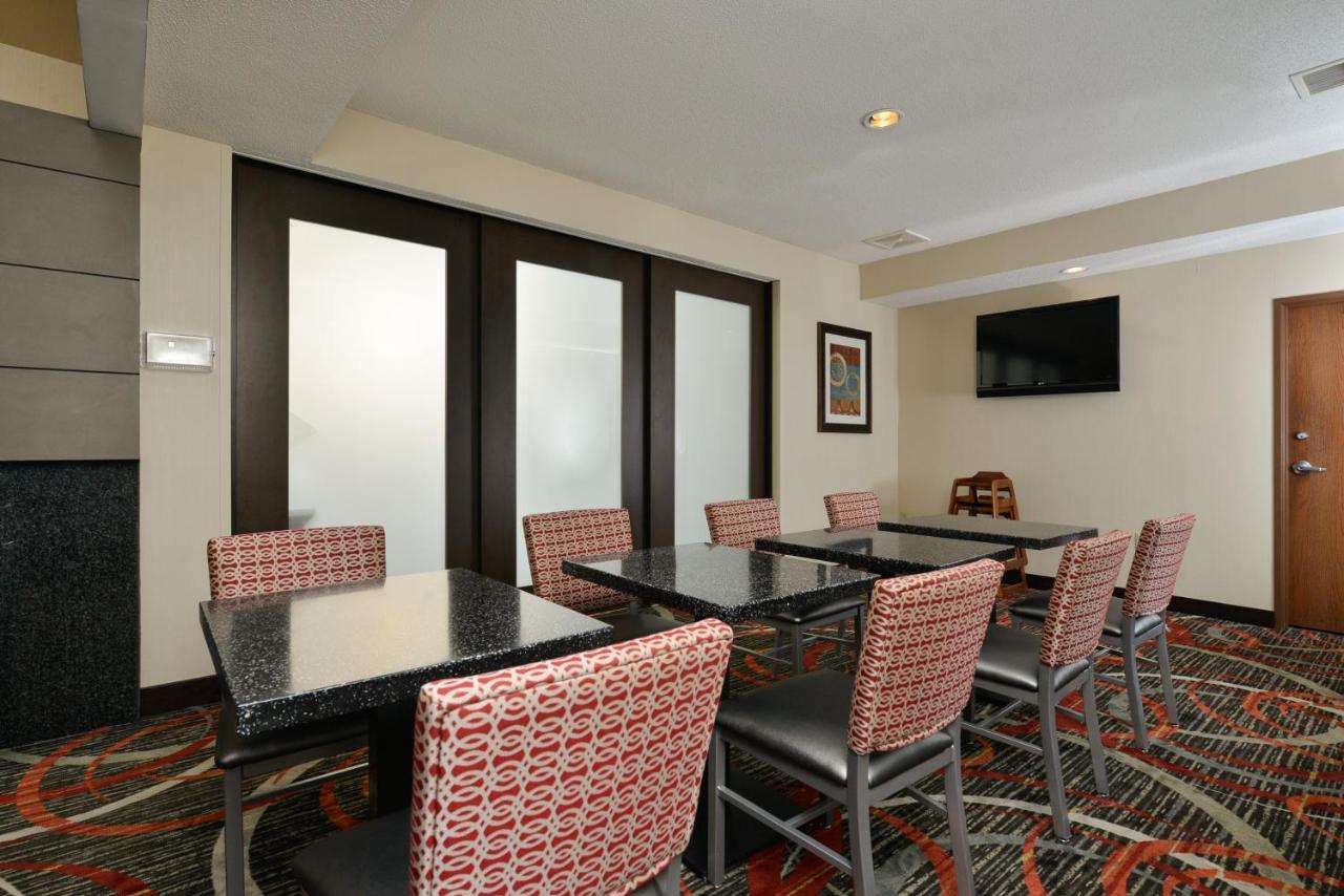 Holiday Inn Express Boston-Milford By Ihg Exteriér fotografie